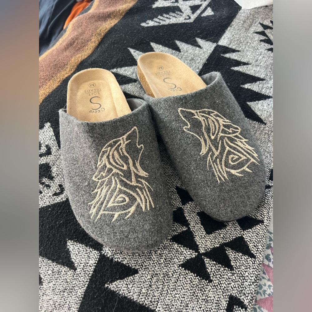 Gray Slippers with Wolf Embroidery
